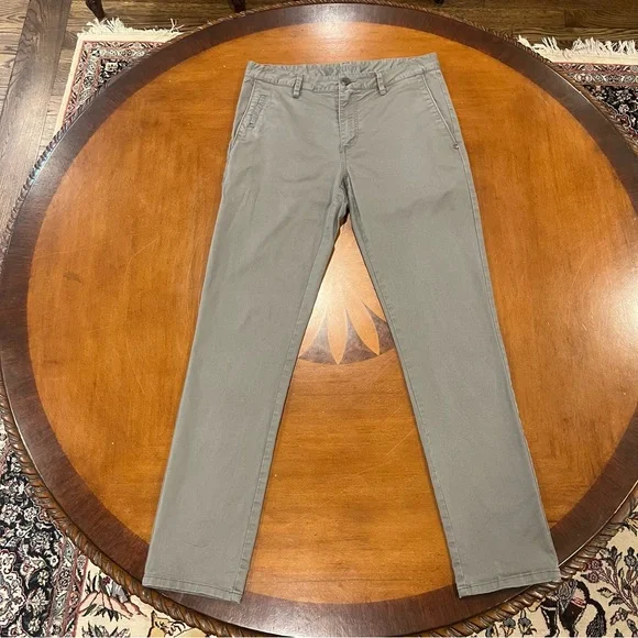 Vuori Men’s Collins Chino Pant Gray 30 Tailored Stretch Twill Sueded Cotton